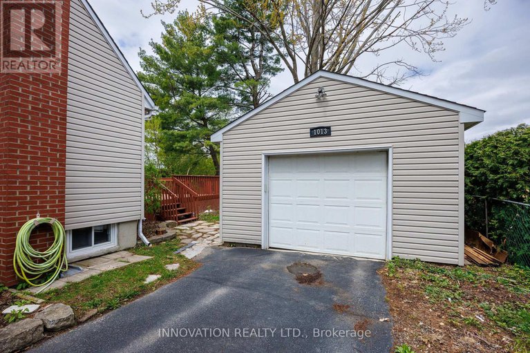 28292920/1013-stormont-street/carleton-heights/ottawa/ontario/K2C0N1_35