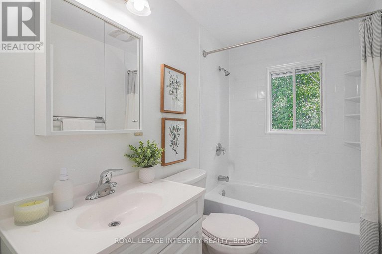 28629936/422-queen-mary-street/overbrookcastle-heights/ottawa/ontario/K1K1W5_9