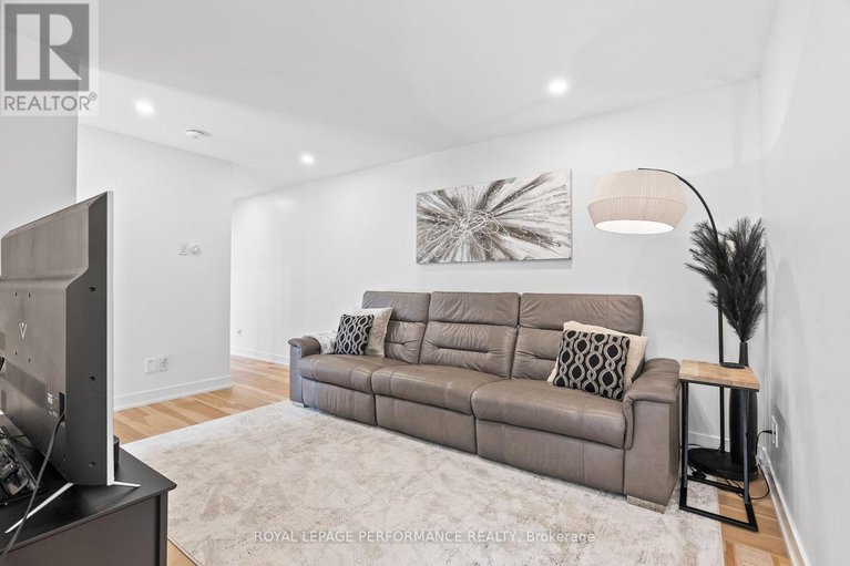 28543963/80-dagmar-avenue/vanier/ottawa/ontario/K1L5T4_17