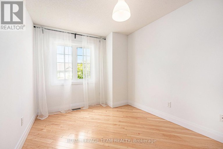 28845855/609-gazebo-street/riverside-southgloucester-glen/ottawa/ontario/K4M0B5_17