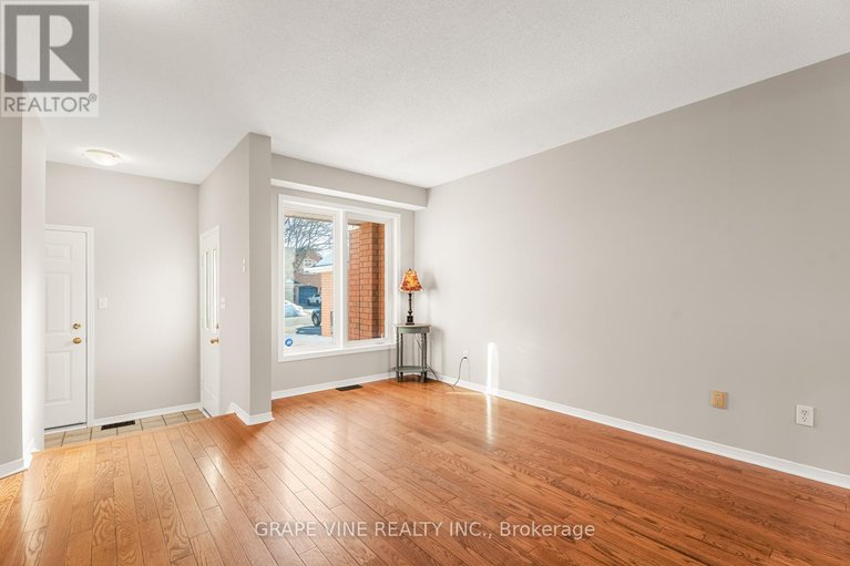 28039970/430-lawler-crescent/chatelaine-village/ottawa/ontario/K4A3Y3_10