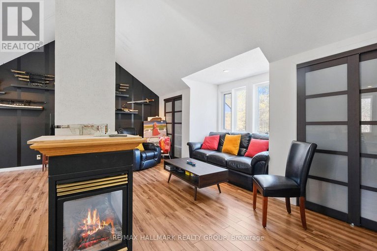28622759/1390-lough-drive/cumberland-estates/ottawa/ontario/K4C1A9_23