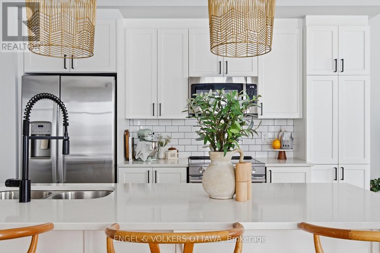 29401223/138-visor-private/emerald-meadowstrailwest/ottawa/ontario/K2V0S6_15