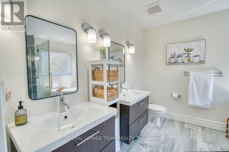 29646083/13-shannondoe-crescent-w/bridlewood/ottawa/ontario/K2M2H1_30