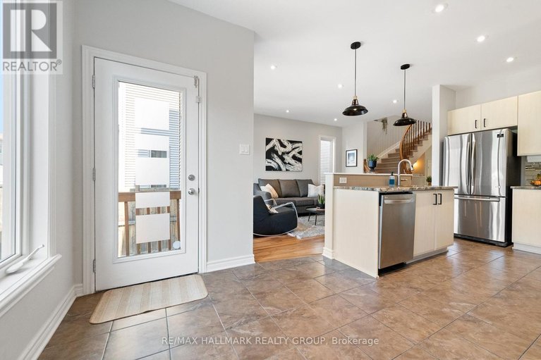 29660605/735-morningstar-way/mer-bleuebradley-estatesanderson-park/ottawa/ontario/K1W0G6_18