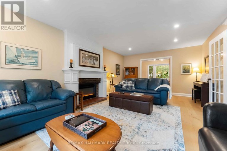 29123491/19-kingsford-crescent/beaverbrook/ottawa/ontario/K2K1T5_5