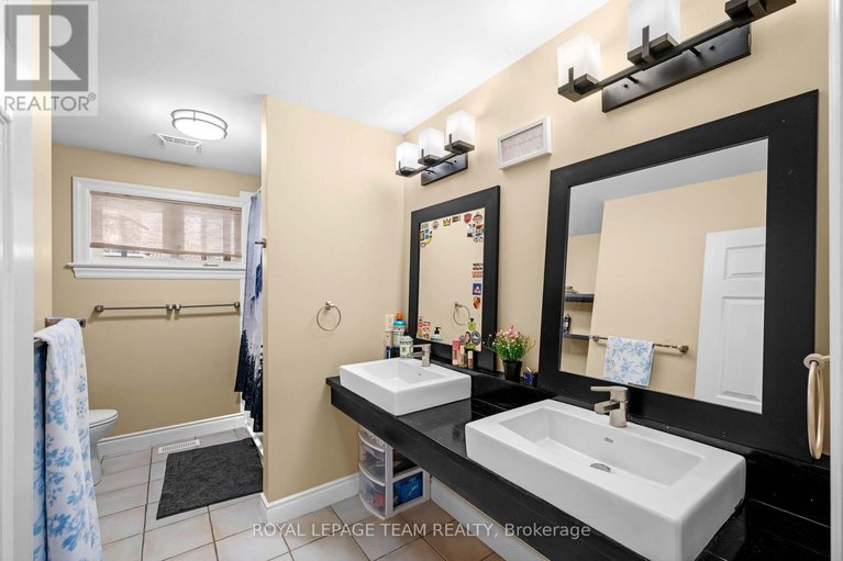 29669851/1986-fairbanks-avenue/alta-vistafaircrest-heights/ottawa/ontario/K1H5Y6_21