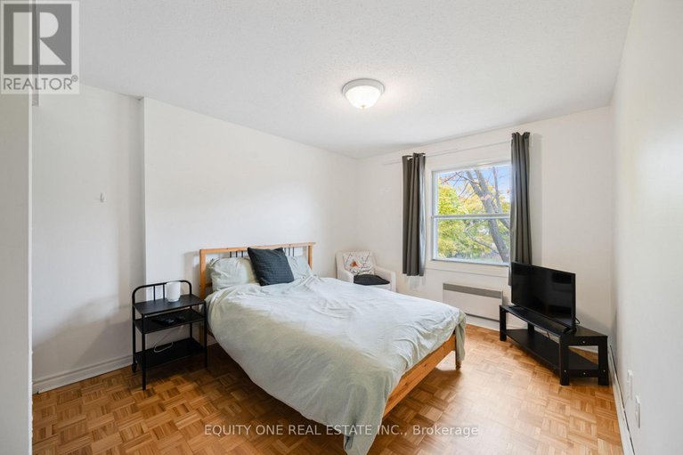 29066037/73-hobart-crescent/sheahan-estatestrend-village/ottawa/ontario/K2H5S3_27