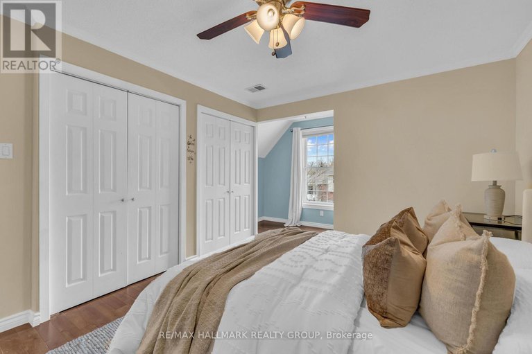 28631883/8-scharf-lane/glencairnhazeldean/ottawa/ontario/K2L2K2_23
