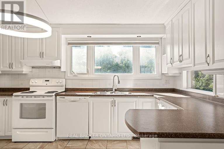 28894843/99-queensline-drive/bruce-farmgraham-parkqualicumbellands/ottawa/ontario/K2H7J6_12