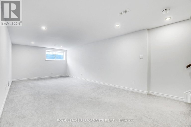 29228458/669-cordelette-circle-e/mer-bleuebradley-estatesanderson-park/ottawa/ontario/K1W0P2_35