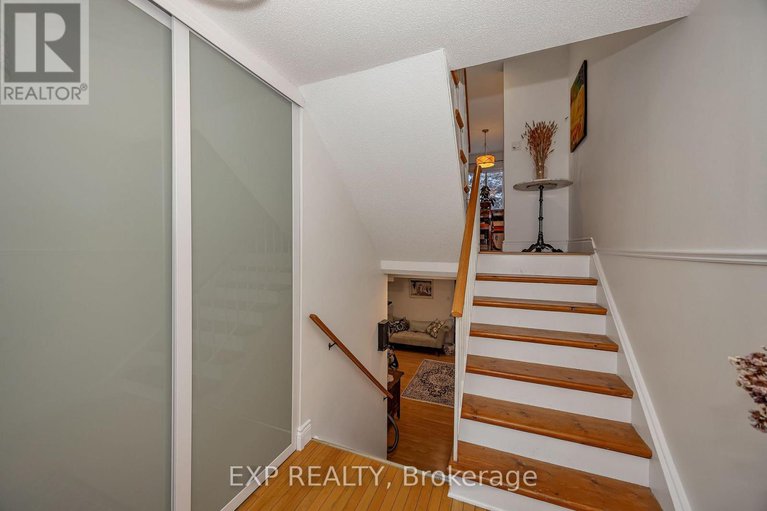 29447128/48-castlegreen-private/hunt-club-parkgreenboro/ottawa/ontario/K1T3N4_4