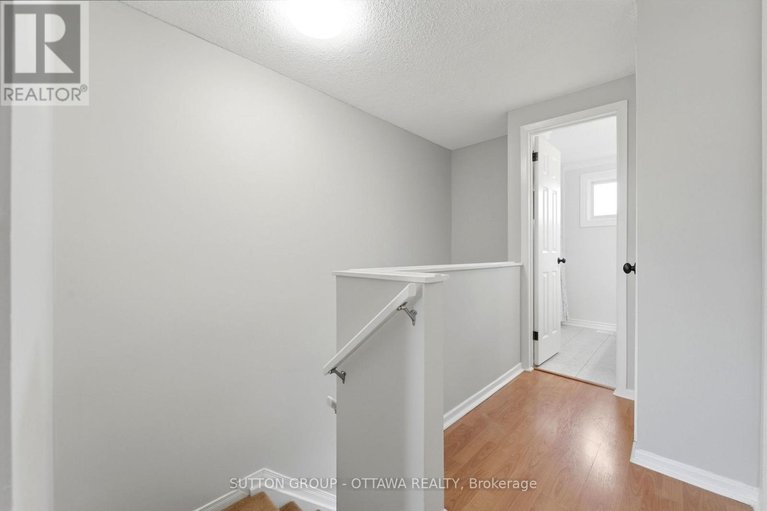 29617710/3907e-old-richmond-road/arbeatha-park/ottawa/ontario/K2H8T8_22