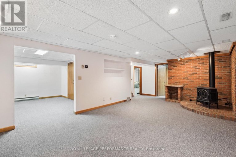 29578731/1989-michigan-avenue/urbandale-acres/ottawa/ontario/K1H6Y1_31