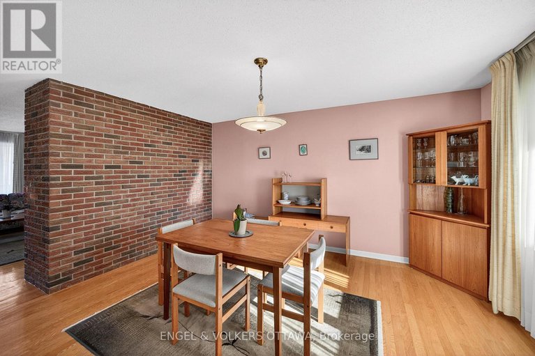 29323423/34-wallford-way/city-viewskylinefisher-heightsparkwood-hills/ottawa/ontario/K2E6B6_13