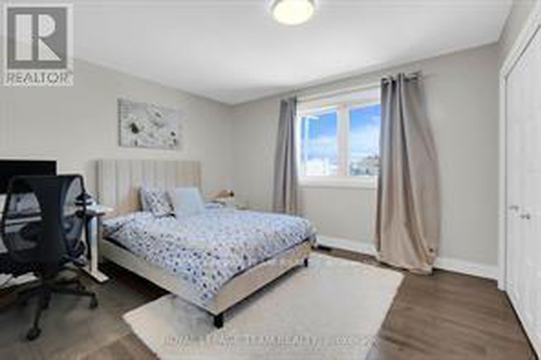 28591495/1107-normandy-crescent/borden-farmstewart-farmcarleton-heightsparkwood-hills/ottawa/ontario/K2E5A3_23