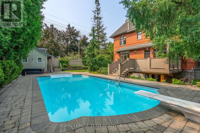 29616442/483-golden-avenue/mckellarhighland/ottawa/ontario/K2A2E4_34