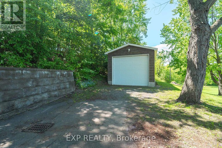 28523426/2577-regional-174-road/cumberland-village/ottawa/ontario/K4C1E5_31