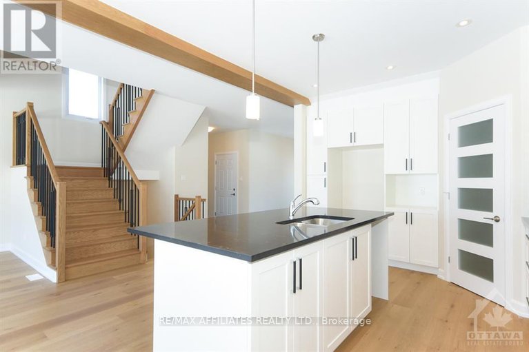 26961653/441-aurora-street/sunset-flat/embrun/ontario/K0A1W0_7