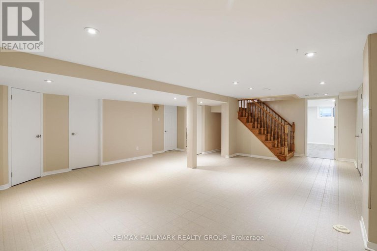 28938196/3062-upper-otterson-place/mooneys-bayrevelstoke/ottawa/ontario/K1V7B6_30