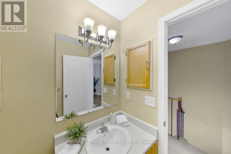 29253147/47-mcdermot-court/katimavik/ottawa/ontario/K2L3V5_31