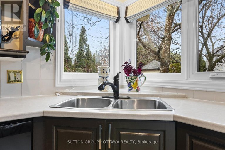 29615591/540-des-conifers-crescent/fallingbrookgardenway-south/ottawa/ontario/K4A3E2_13