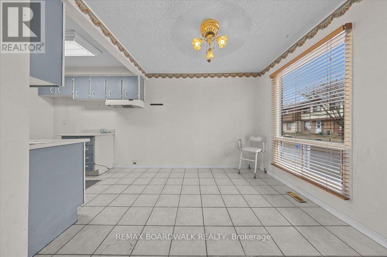 29597004/1456-murdock-gate/cyrville/ottawa/ontario/K1J8R5_4