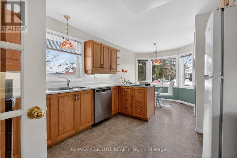 29344772/18-pine-needles-court/stittsville-central/ottawa/ontario/K2S1G5_16