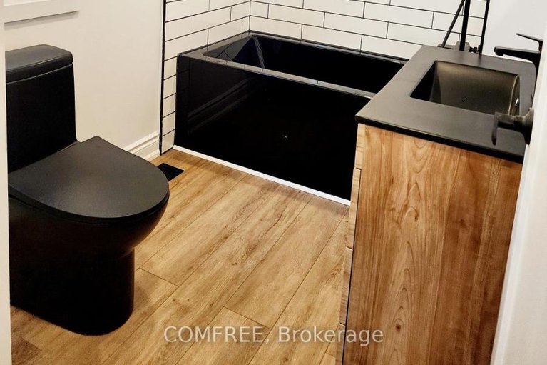 28963681/274-bell-street-s/west-centre-town/ottawa/ontario/K1S4J8_13