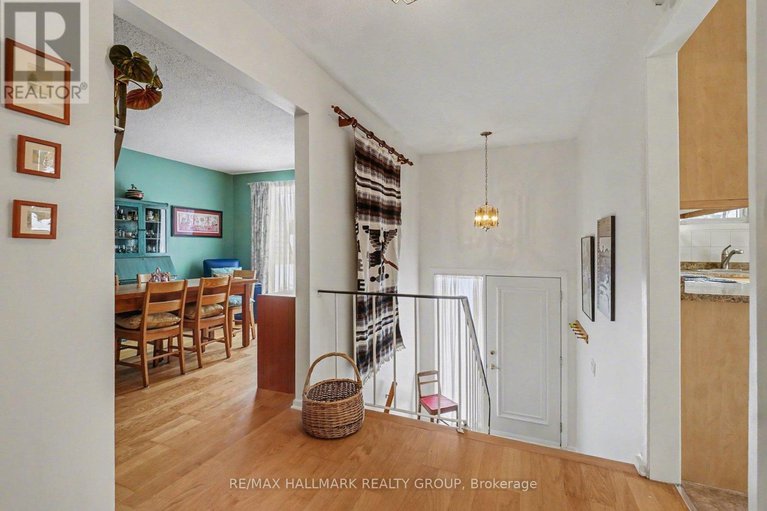 29278557/1044-adley-road/carson-grove/ottawa/ontario/K1J8B9_5