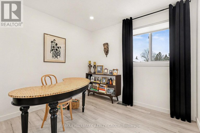 29365343/6861-bilberry-drive/convent-glen-north/ottawa/ontario/K1C2E8_16