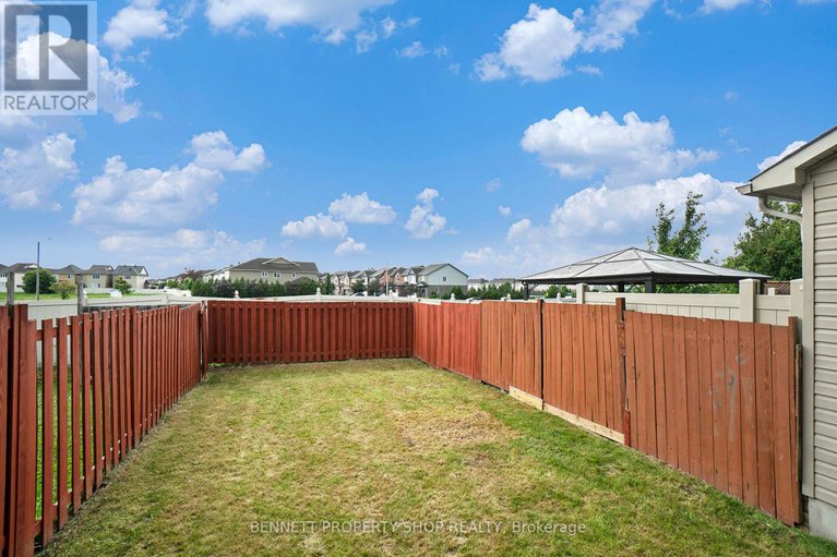 28577156/526-pepperville-crescent-n/emerald-meadowstrailwest/ottawa/ontario/K2M0E5_16