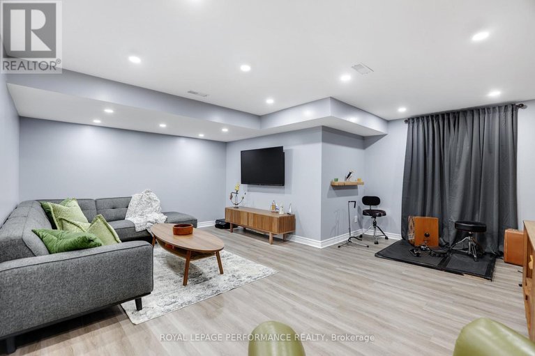 29451850/104-hillman-marsh-way/blossom-parkkemp-parkfindlay-creek/ottawa/ontario/K1T0B1_33