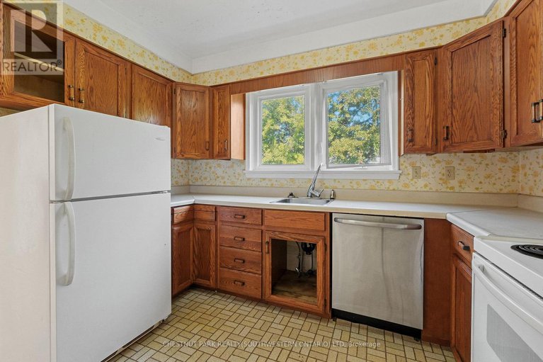 29207930/809-smyth-road-n/elmvale-acres/ottawa/ontario/K1G1P2_13