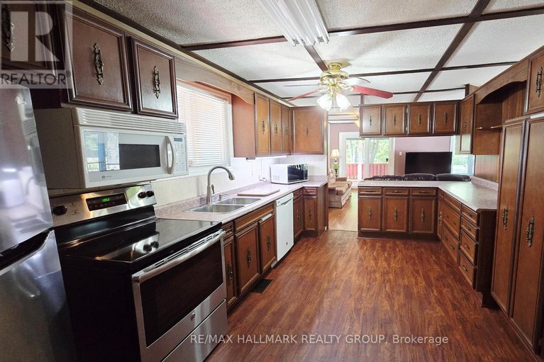 28635855/266-baldwin-street/constance-bay/ottawa/ontario/K0A3M0_14