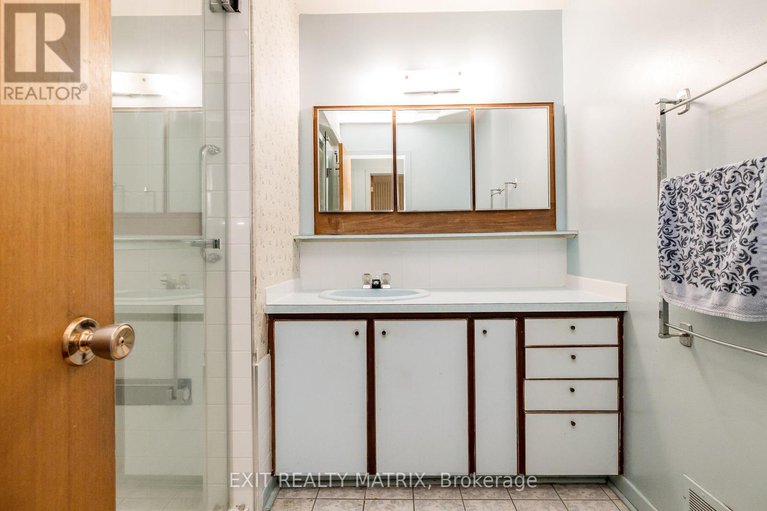 28932484/8-brian-crescent/bruce-farmgraham-parkqualicumbellands/ottawa/ontario/K2H6X3_25
