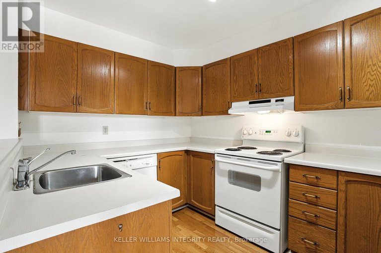 28528358/203-1750-marsala-crescent/fallingbrookpineridge/ottawa/ontario/K4A2G5_14