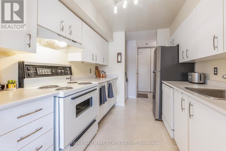 29371186/302-318-lorry-greenberg-drive/hunt-club-parkgreenboro/ottawa/ontario/K1T2R5_11