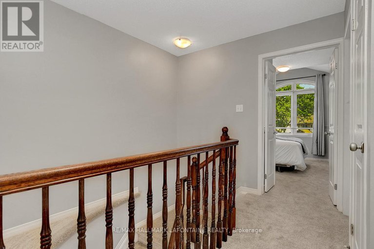 28827853/446-lawler-crescent/chatelaine-village/ottawa/ontario/K4A3Y3_21