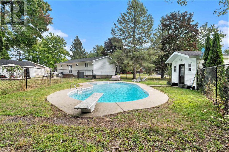 28814583/934-galaxie-avenue/navan/ottawa/ontario/K4B1M5_28