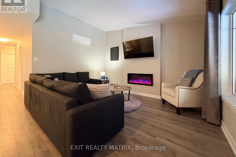 29305104/207-83-st-moritz-trail/embrun/russell/ontario/K0A1W0_15