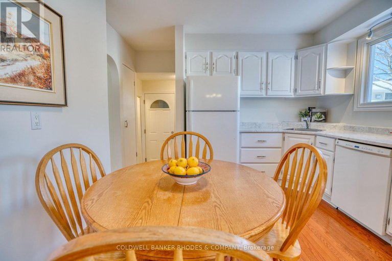 29327357/1947-conrad-avenue/urbandale-acres/ottawa/ontario/K1H6V7_14