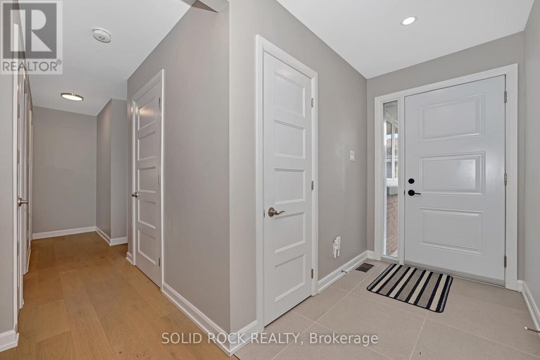 28414092/1229-erindale-drive/copeland-park/ottawa/ontario/K2C2G2_4