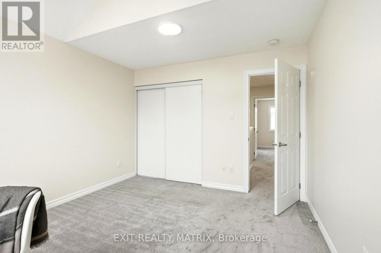 29675107/194-flowing-creek-circle/emerald-meadowstrailwest/ottawa/ontario/K2M2R7_17