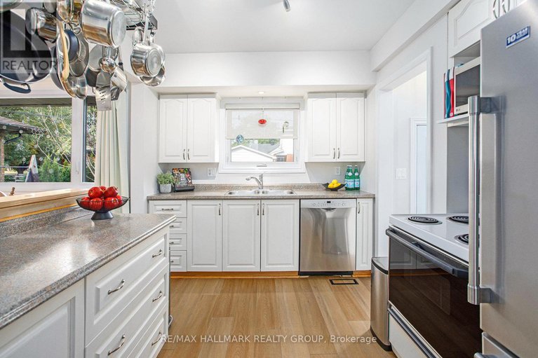 28828284/2088-bangor-street/elmvale-acresurbandale/ottawa/ontario/K1G2X7_9