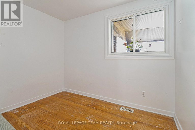 28892942/1285-fellows-road/parkway-park/ottawa/ontario/K2C2V8_15