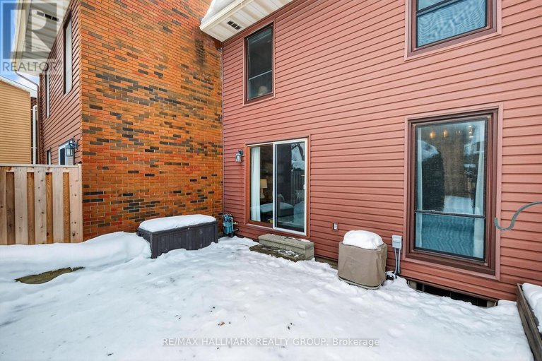 29379154/12-black-forest-lane/arbeatha-park/ottawa/ontario/K2H5C8_46