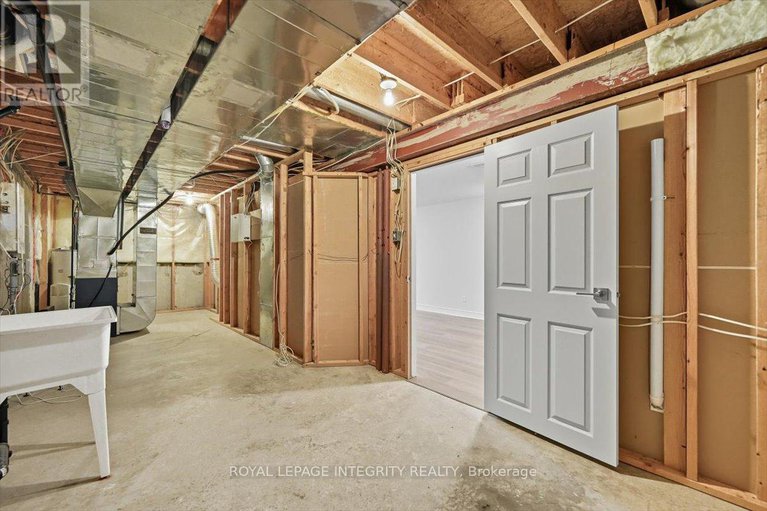 28906811/2018-winsome-terrace/fallingbrookgardenway-south/ottawa/ontario/K4A4Y4_38