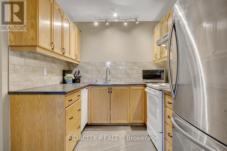 29034615/61-159-salter-crescent/beaverbrook/ottawa/ontario/K2K1Y8_11