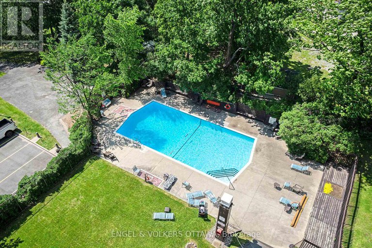 28428926/817-20-chesterton-drive/borden-farmstewart-farmcarleton-heightsparkwood-hills/ottawa/ontario/K2E6Z7_36